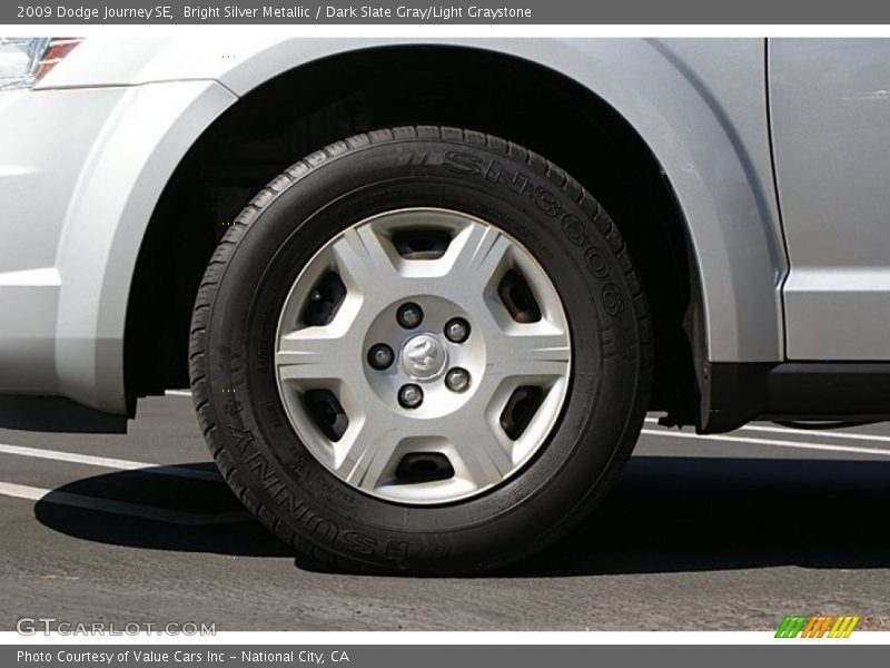 Bright Silver Metallic / Dark Slate Gray/Light Graystone 2009 Dodge Journey SE