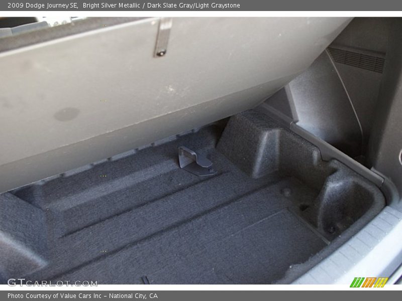 Bright Silver Metallic / Dark Slate Gray/Light Graystone 2009 Dodge Journey SE