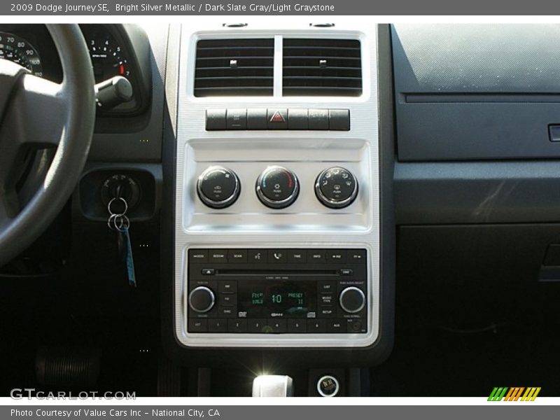 Bright Silver Metallic / Dark Slate Gray/Light Graystone 2009 Dodge Journey SE