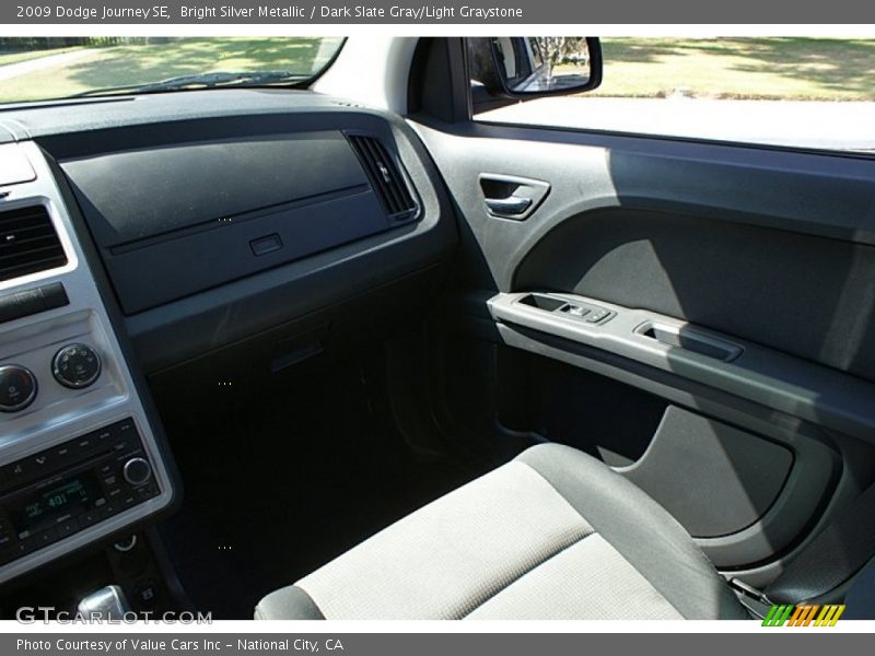 Bright Silver Metallic / Dark Slate Gray/Light Graystone 2009 Dodge Journey SE
