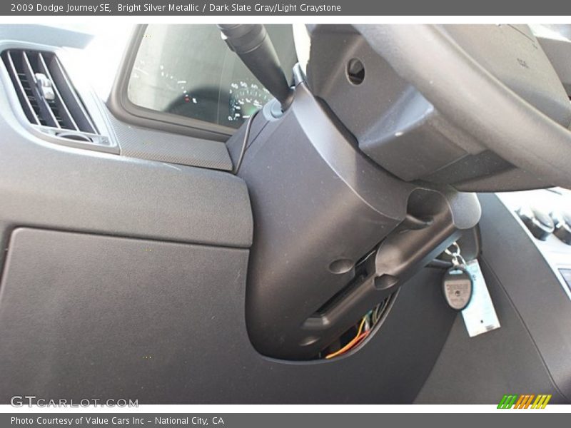 Bright Silver Metallic / Dark Slate Gray/Light Graystone 2009 Dodge Journey SE