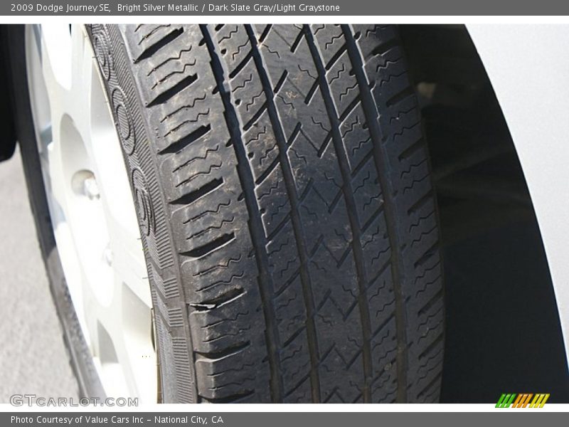 Bright Silver Metallic / Dark Slate Gray/Light Graystone 2009 Dodge Journey SE