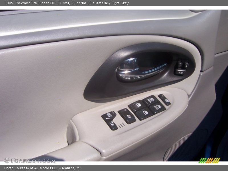Superior Blue Metallic / Light Gray 2005 Chevrolet TrailBlazer EXT LT 4x4