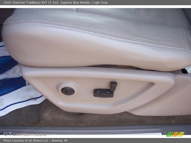 Superior Blue Metallic / Light Gray 2005 Chevrolet TrailBlazer EXT LT 4x4