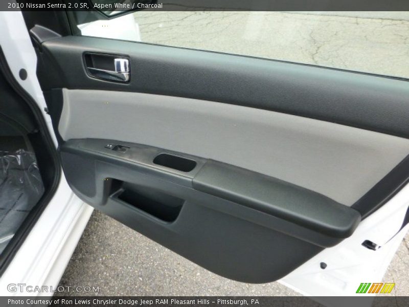 Aspen White / Charcoal 2010 Nissan Sentra 2.0 SR