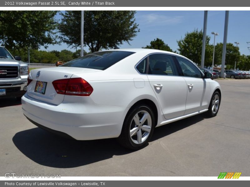 Candy White / Titan Black 2012 Volkswagen Passat 2.5L SE