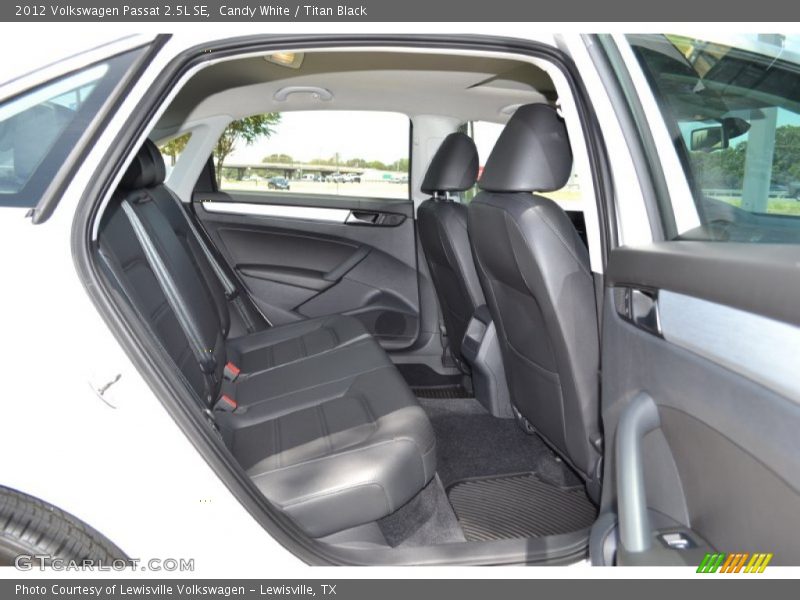 Candy White / Titan Black 2012 Volkswagen Passat 2.5L SE