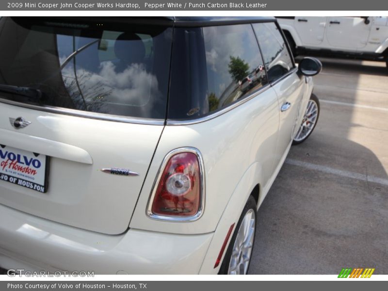 Pepper White / Punch Carbon Black Leather 2009 Mini Cooper John Cooper Works Hardtop
