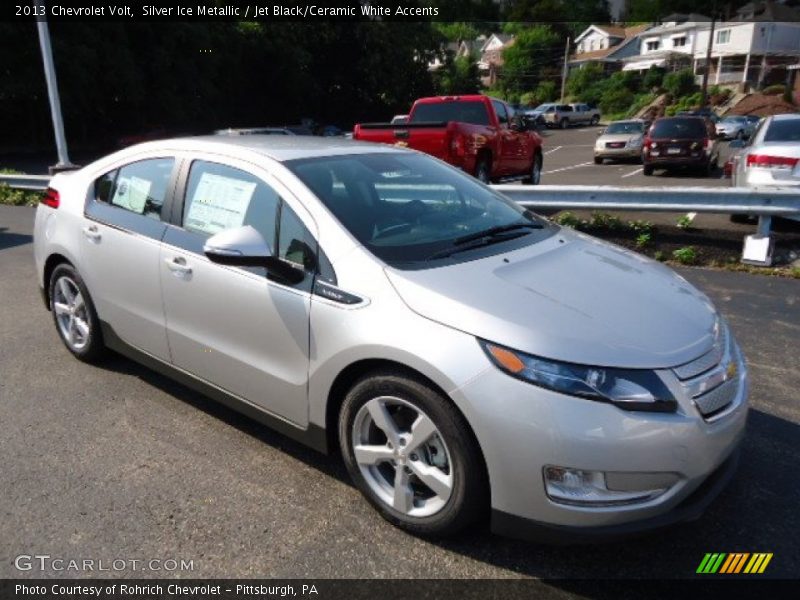 Front 3/4 View of 2013 Volt 
