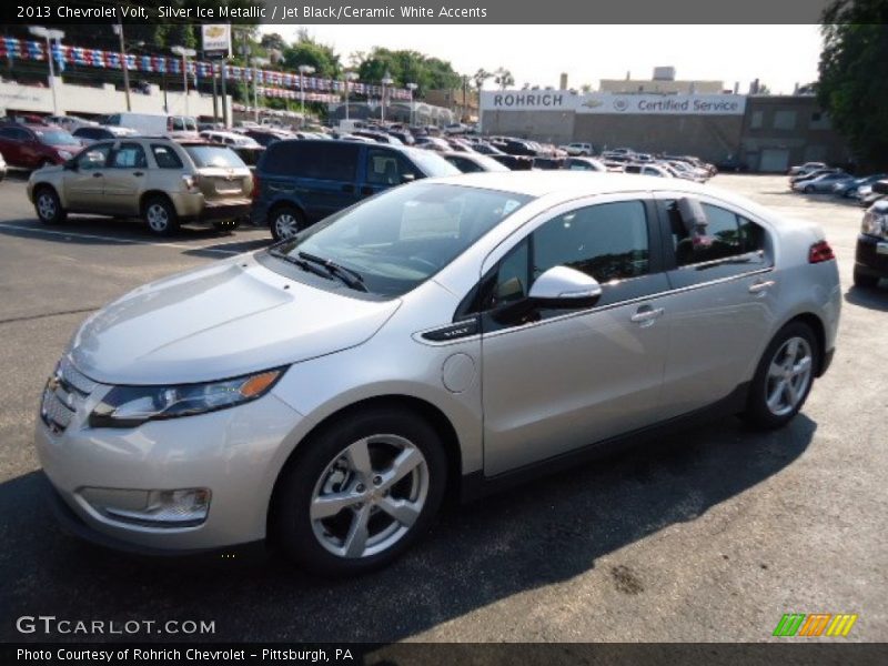 Front 3/4 View of 2013 Volt 