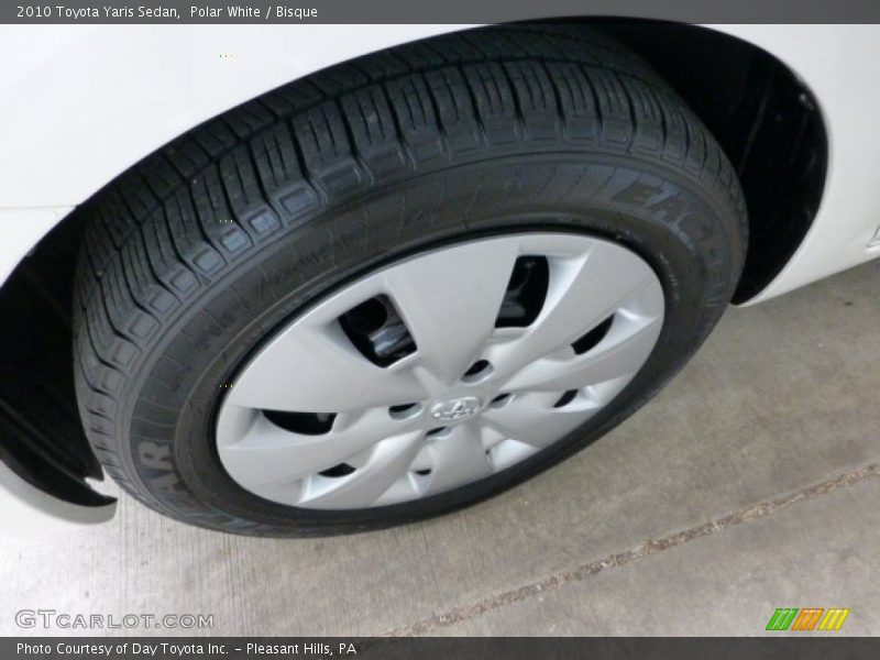 Polar White / Bisque 2010 Toyota Yaris Sedan