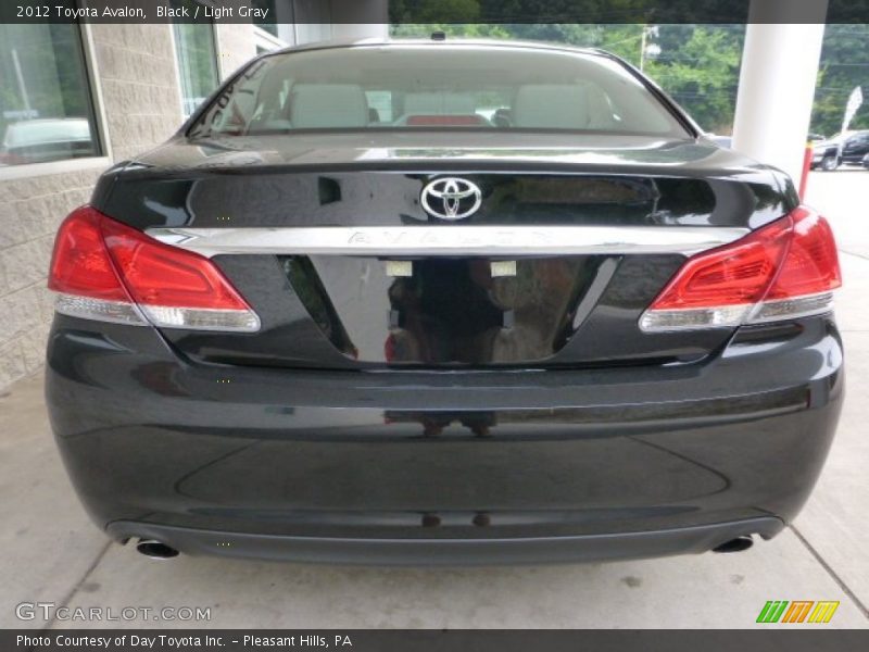 Black / Light Gray 2012 Toyota Avalon