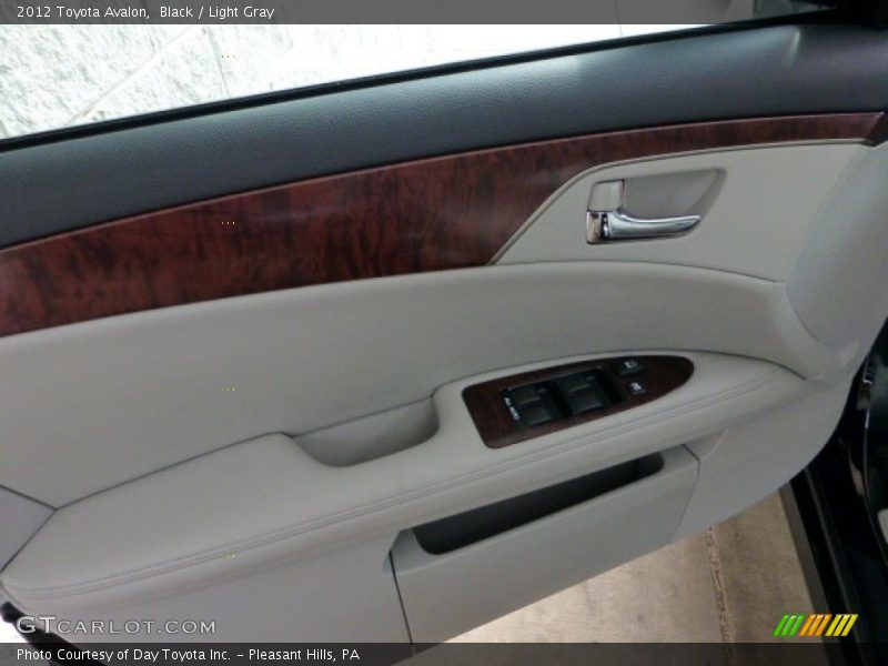 Black / Light Gray 2012 Toyota Avalon