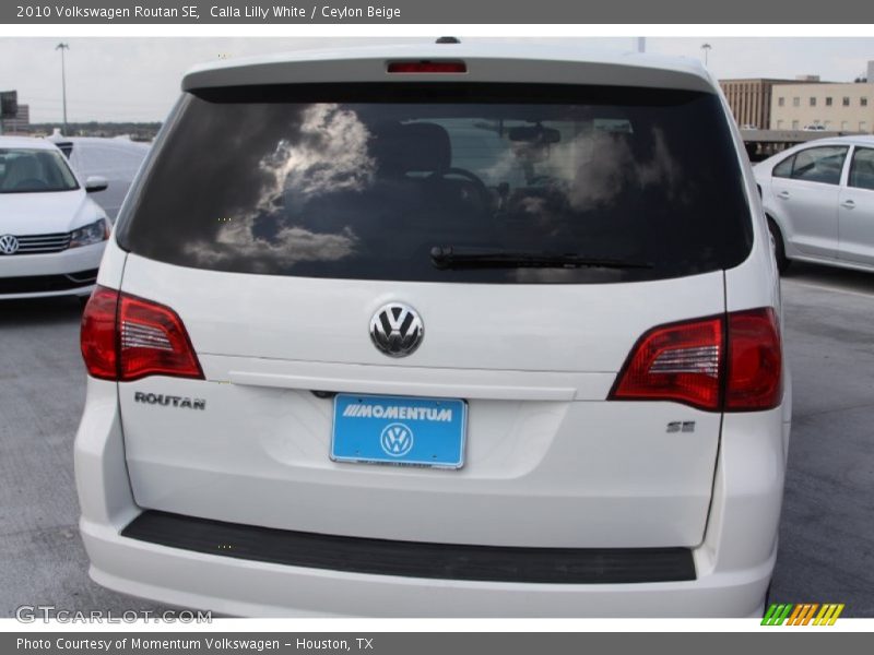 Calla Lilly White / Ceylon Beige 2010 Volkswagen Routan SE