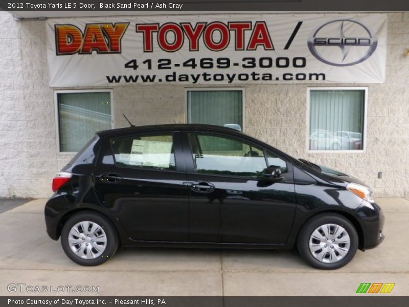 Black Sand Pearl / Ash Gray 2012 Toyota Yaris LE 5 Door