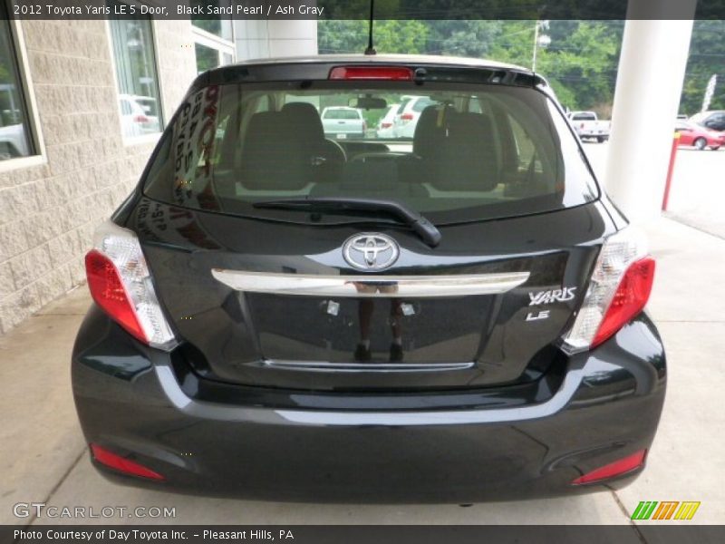 Black Sand Pearl / Ash Gray 2012 Toyota Yaris LE 5 Door