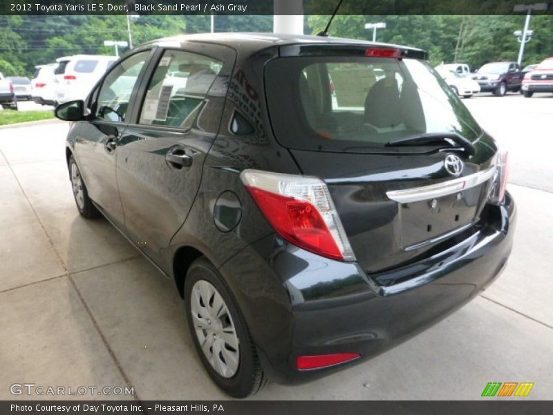 Black Sand Pearl / Ash Gray 2012 Toyota Yaris LE 5 Door