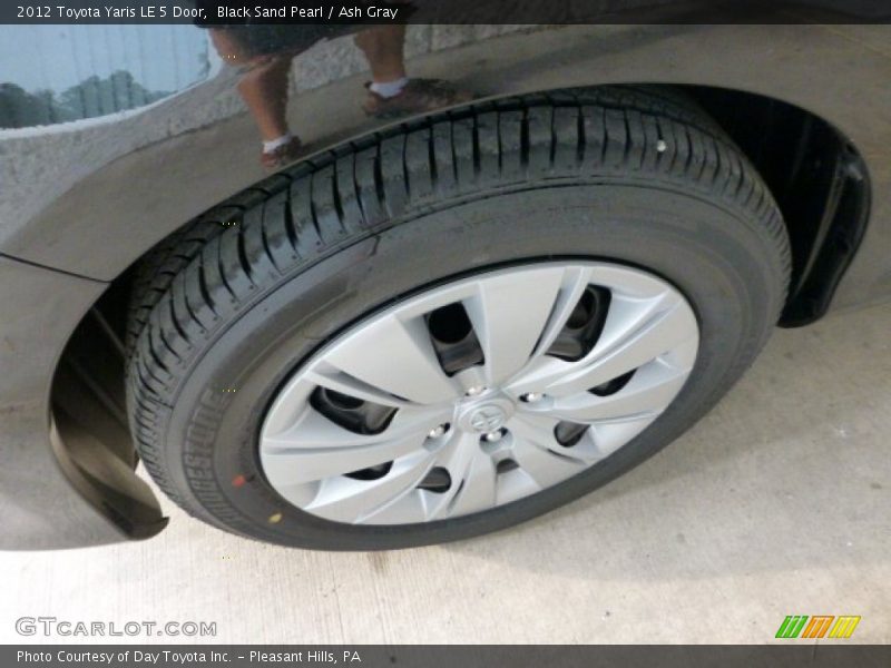 Black Sand Pearl / Ash Gray 2012 Toyota Yaris LE 5 Door