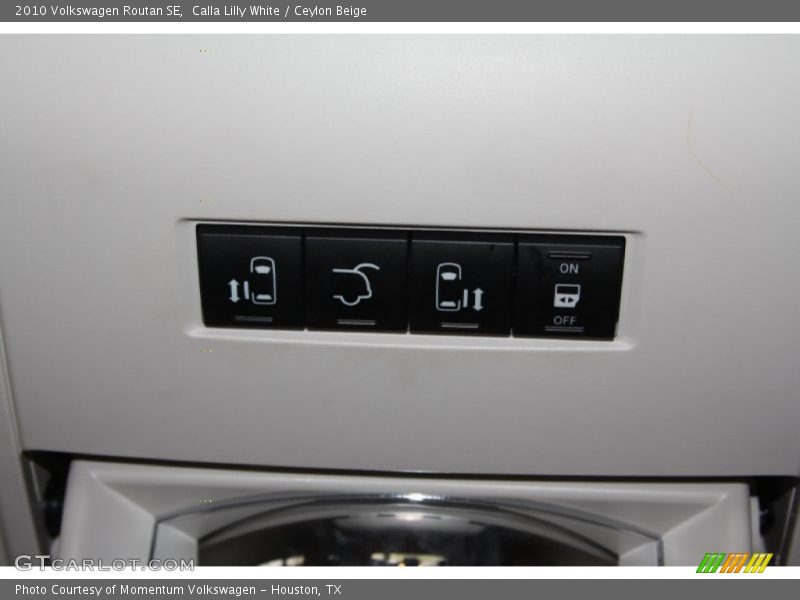 Calla Lilly White / Ceylon Beige 2010 Volkswagen Routan SE