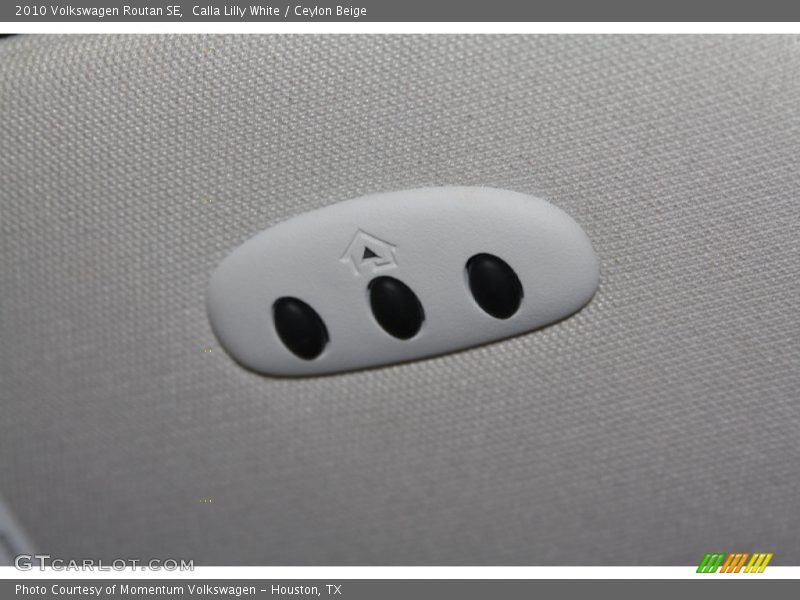 Calla Lilly White / Ceylon Beige 2010 Volkswagen Routan SE