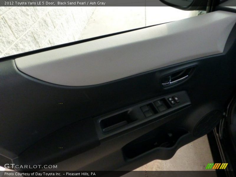 Black Sand Pearl / Ash Gray 2012 Toyota Yaris LE 5 Door