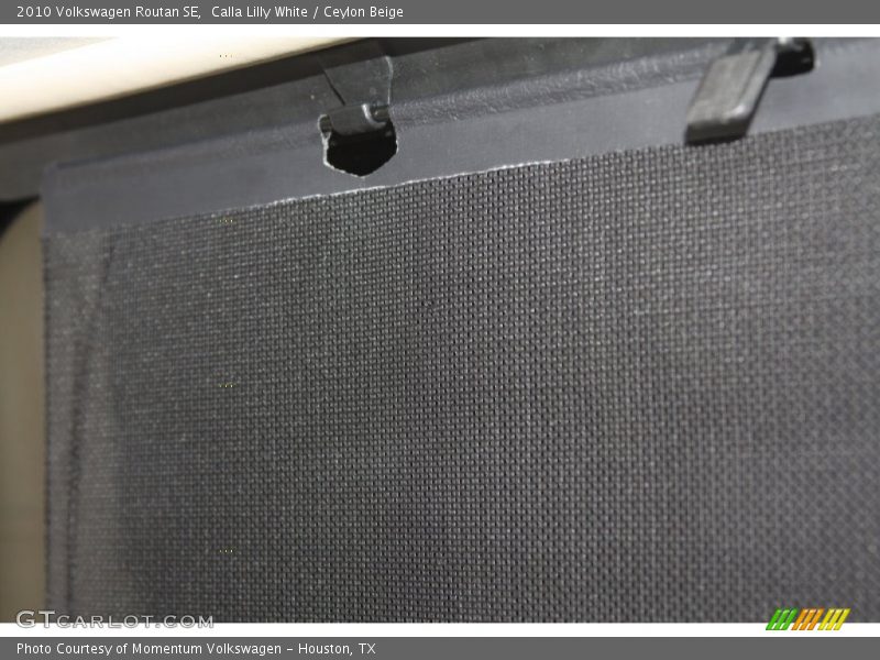 Calla Lilly White / Ceylon Beige 2010 Volkswagen Routan SE