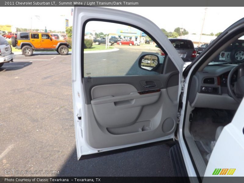 Summit White / Light Titanium/Dark Titanium 2011 Chevrolet Suburban LT