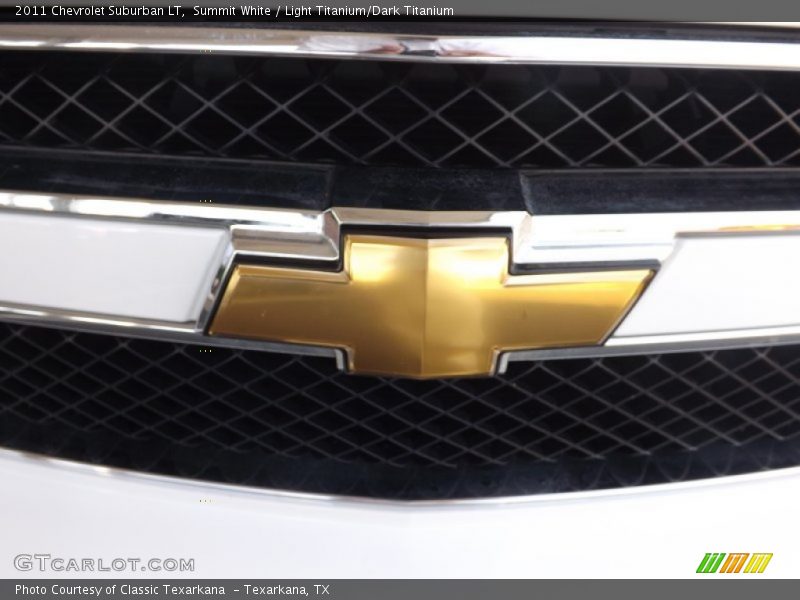 Summit White / Light Titanium/Dark Titanium 2011 Chevrolet Suburban LT