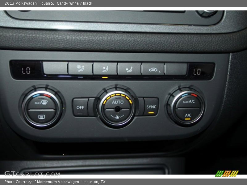 Candy White / Black 2013 Volkswagen Tiguan S