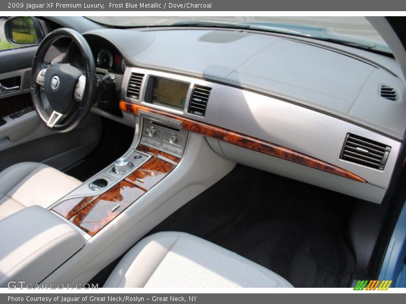 Dashboard of 2009 XF Premium Luxury