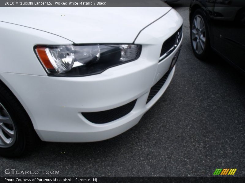 Wicked White Metallic / Black 2010 Mitsubishi Lancer ES