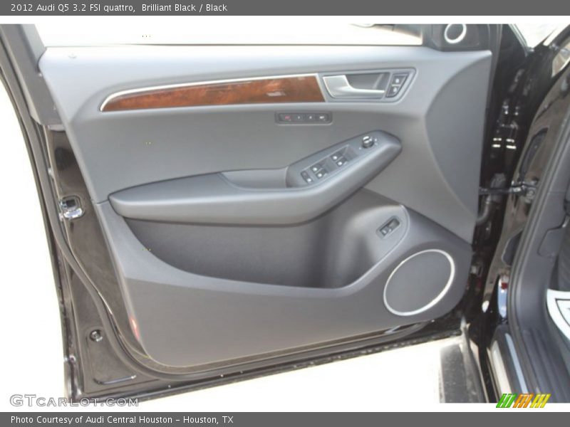 Brilliant Black / Black 2012 Audi Q5 3.2 FSI quattro