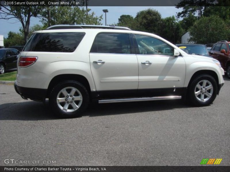 Cream White / Tan 2008 Saturn Outlook XR