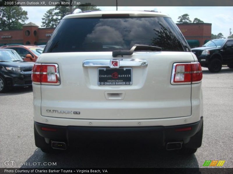 Cream White / Tan 2008 Saturn Outlook XR