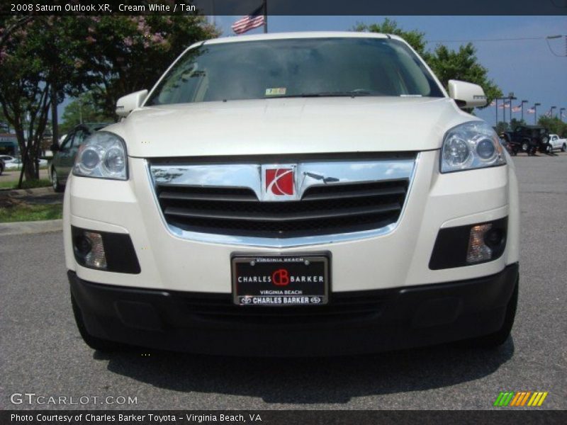 Cream White / Tan 2008 Saturn Outlook XR