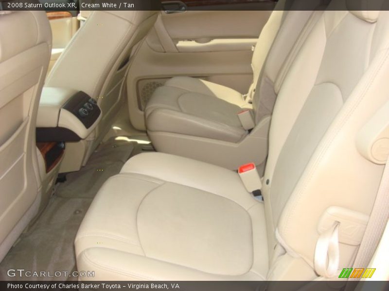 Cream White / Tan 2008 Saturn Outlook XR