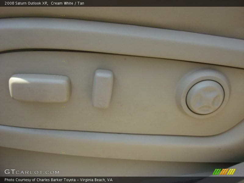 Cream White / Tan 2008 Saturn Outlook XR