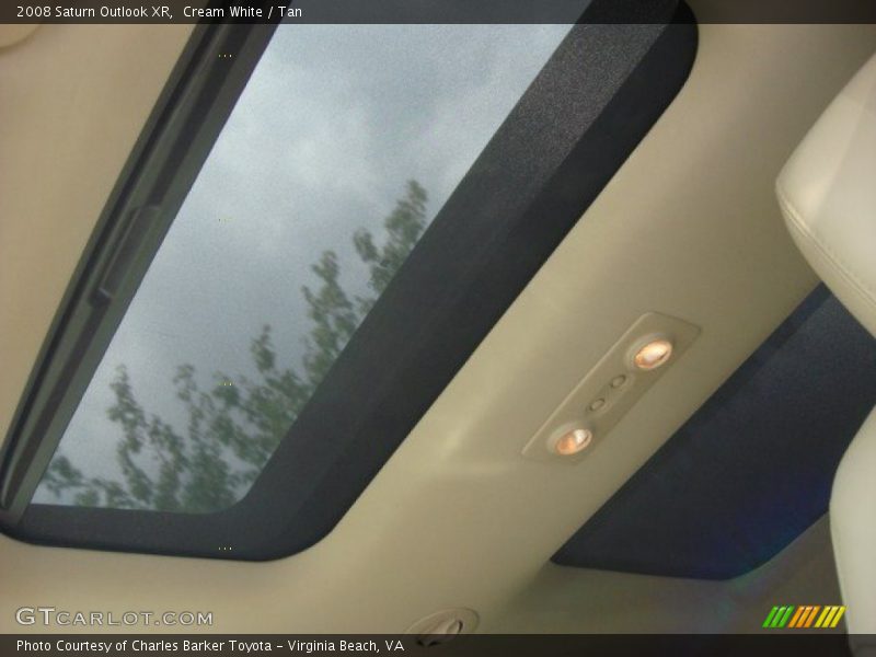 Cream White / Tan 2008 Saturn Outlook XR