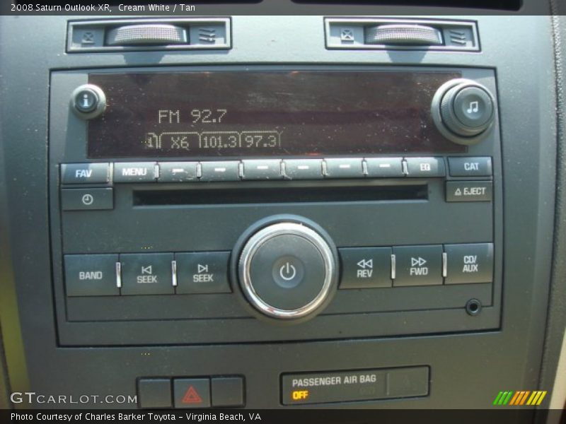 Cream White / Tan 2008 Saturn Outlook XR