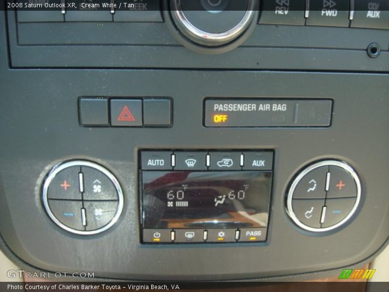 Cream White / Tan 2008 Saturn Outlook XR