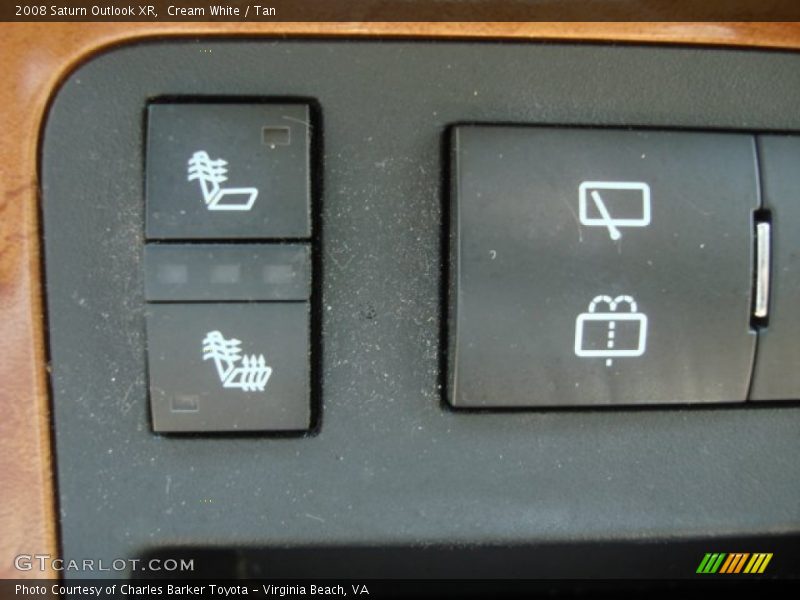 Cream White / Tan 2008 Saturn Outlook XR