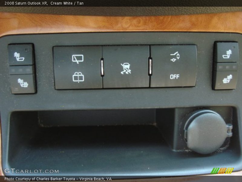Cream White / Tan 2008 Saturn Outlook XR