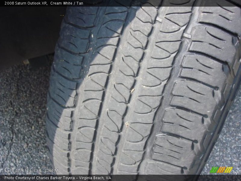 Cream White / Tan 2008 Saturn Outlook XR