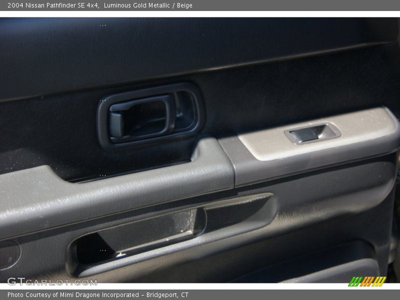 Luminous Gold Metallic / Beige 2004 Nissan Pathfinder SE 4x4