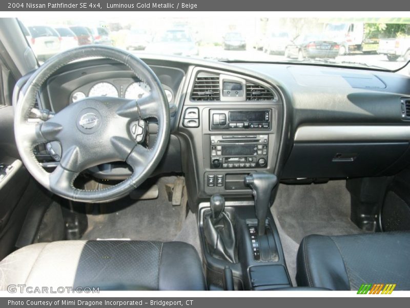 Luminous Gold Metallic / Beige 2004 Nissan Pathfinder SE 4x4