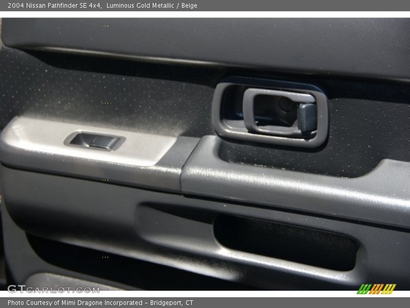 Luminous Gold Metallic / Beige 2004 Nissan Pathfinder SE 4x4
