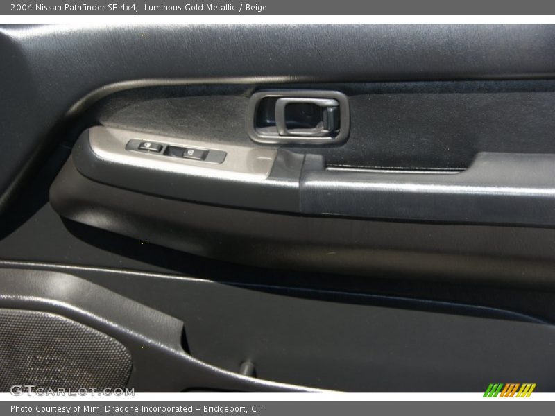 Luminous Gold Metallic / Beige 2004 Nissan Pathfinder SE 4x4