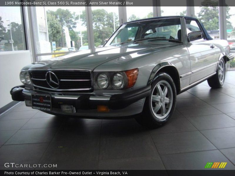 Front 3/4 View of 1986 SL Class 560 SL Roadster