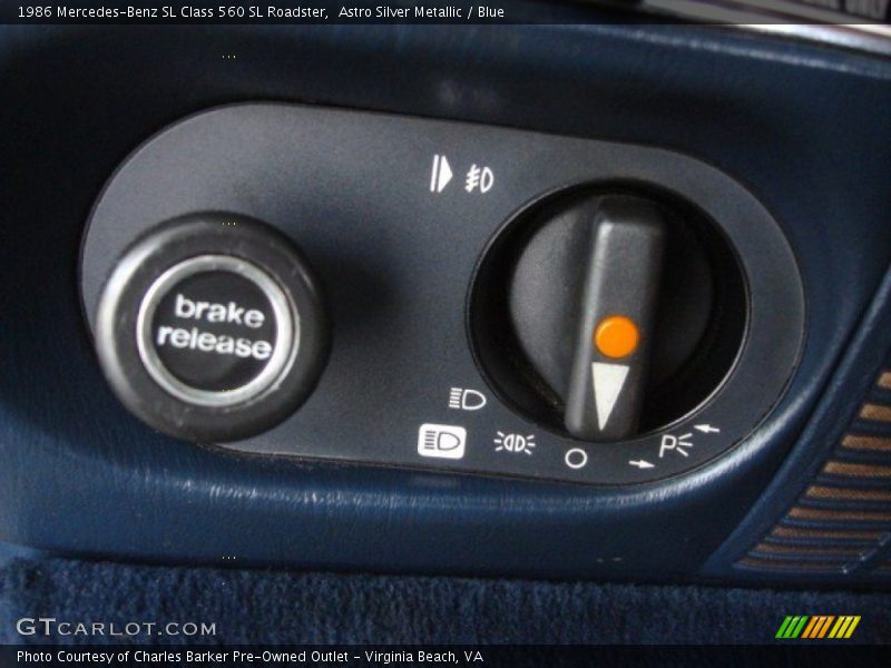 Controls of 1986 SL Class 560 SL Roadster