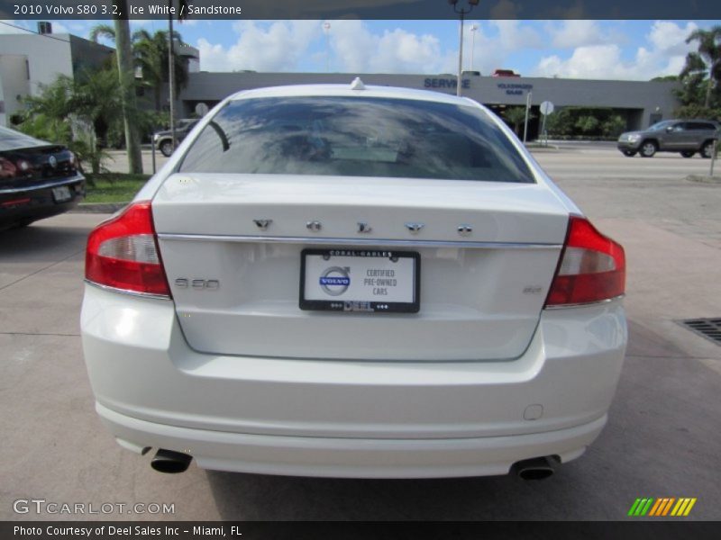 Ice White / Sandstone 2010 Volvo S80 3.2